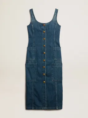 Robe sans manches en bleu denim avec fermeture boutonnée